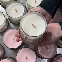 Charger l'image dans la galerie, Chandelle de Soya & Mèche de Bois - Pain Noix & Banane