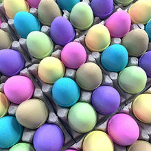 Charger l'image dans la galerie, Plusieurs boîtes de bombes de bain oeufs de Pâques multicolores sont placées côte à côte.