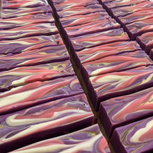 Charger l'image dans la galerie, Gros plan sur les savons Vague de Lavande.