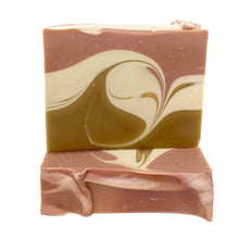 Charger l'image dans la galerie, Savon de fantaisie fait à la main aux couleurs rose, beige et blanc. Décoré d'un jolie motif marbré.