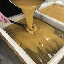 Charger l'image dans la galerie, Savon à l'ancienne - Verge d'Or & Miel d'Automne