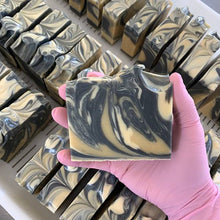 Charger l'image dans la galerie, Gros plan sur un savon Bootlegger.