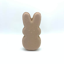 Charger l'image dans la galerie, Bombe de bain en forme de lapin de Pâques de couleur chocolat au lait.