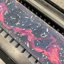 Charger l'image dans la galerie, Savon de fantaisie fait à la main aux couleurs de la galaxie et inspiré de la voie lactée.