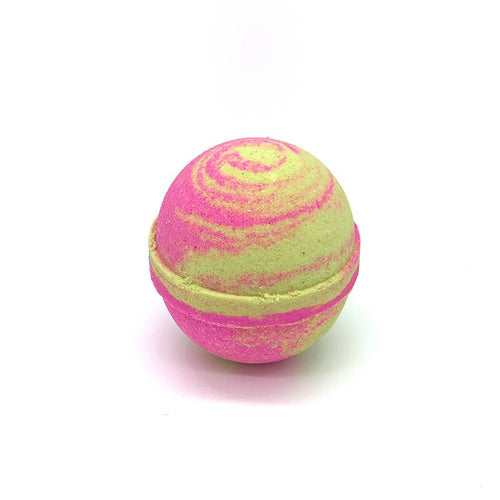 Bombe de bain de forme sphérique avec un motif de tourbillon rose et vert lime.