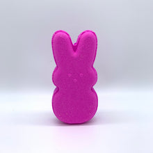 Charger l&#39;image dans la galerie, Bombe de bain en forme de lapin de Pâques de couleur rose vive.
