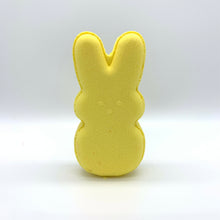 Charger l&#39;image dans la galerie, Bombe de bain en forme de lapin de Pâques de couleur jaune.
