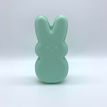 Charger l&#39;image dans la galerie, Bombe de bain en forme de lapin de Pâques de couleur vert doux.

